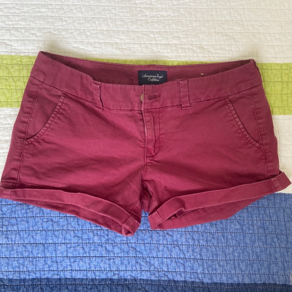 American Eagle - Midi Twill Short Maroon
